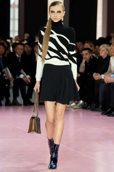 Look 3